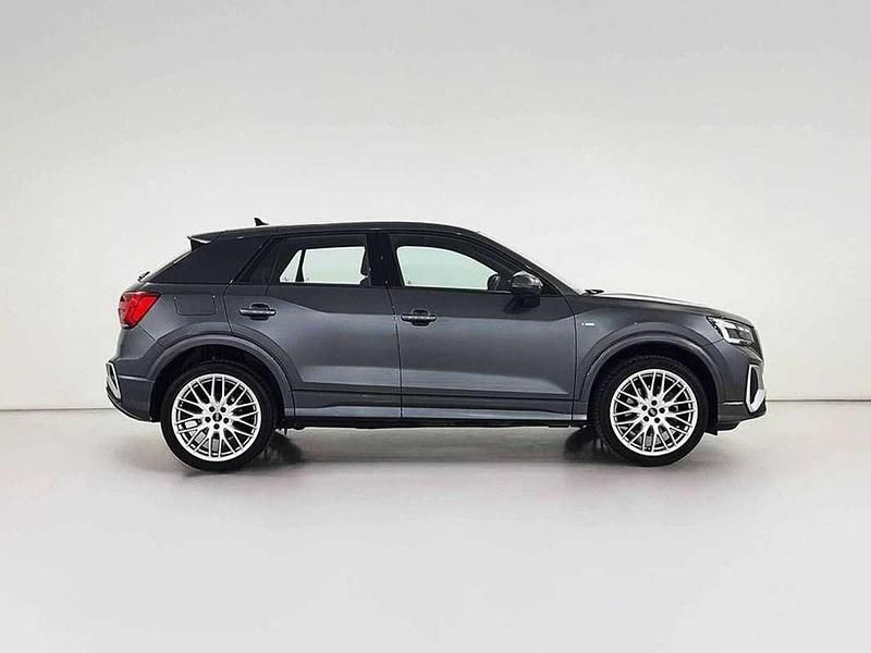 Usado Audi Q2 Black Edition 150 CV (110 kW) 2025 Gris SUV