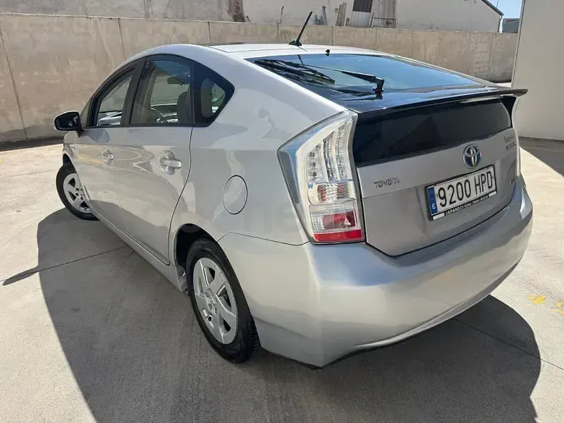 Usado Toyota Prius Executive 136 CV (100 kW) 2012 Gris / plata Berlina