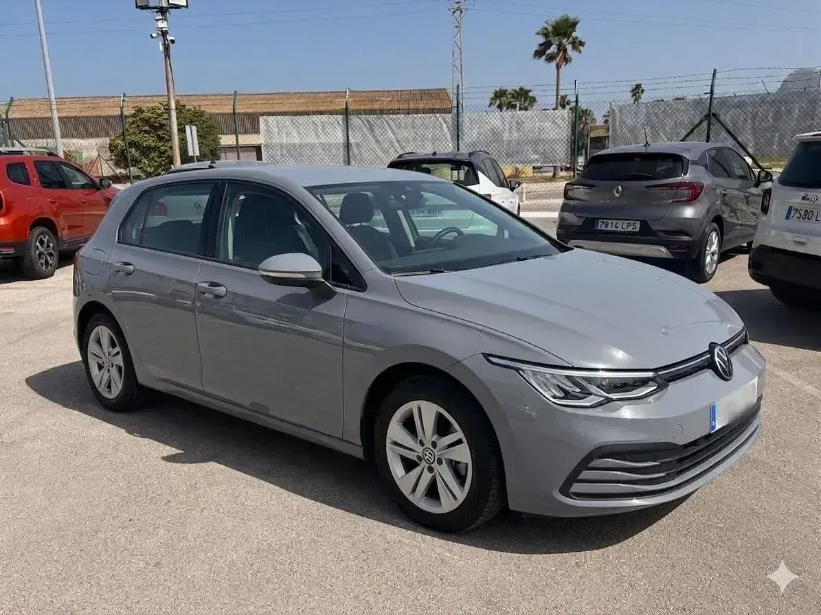 Usado VW Golf VIII Life 110 CV (80 kW) 2021 Gris