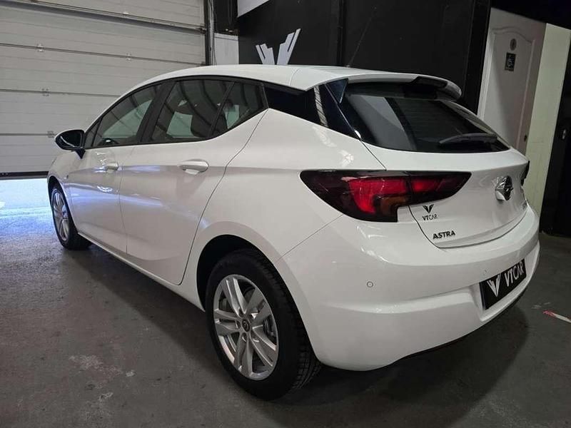 Usado Opel Astra Dynamic 110 CV (80 kW) 2019 Blanco Utilitario