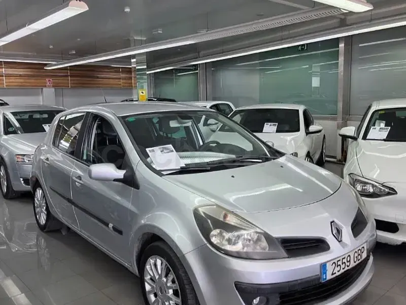 Usado Renault Clio II Exception 105 CV (77 kW) 2008 Gris / plata Berlina