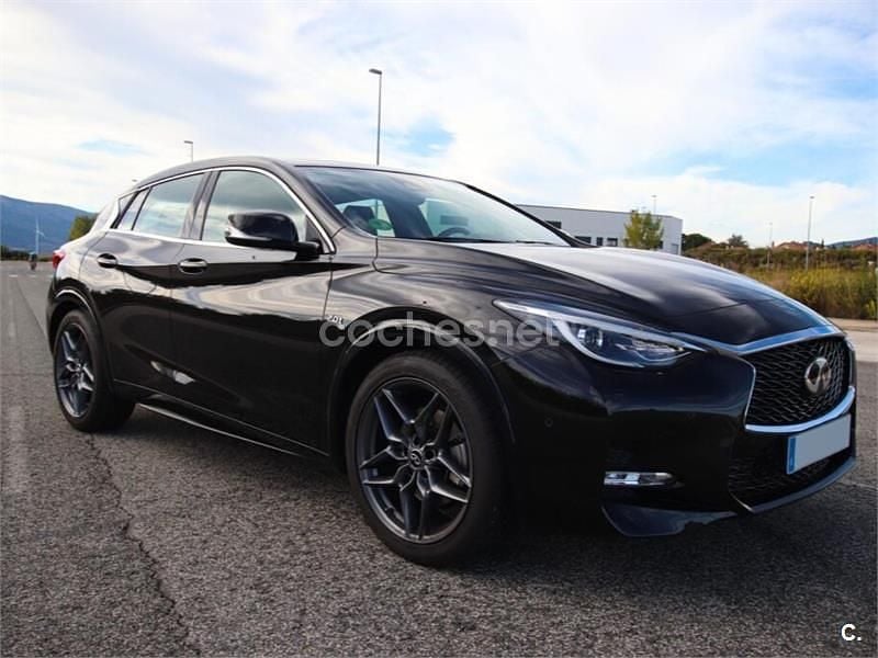 Usado Infiniti Q30 Sport Tech 211 CV (155 kW) 2019 Negro Berlina