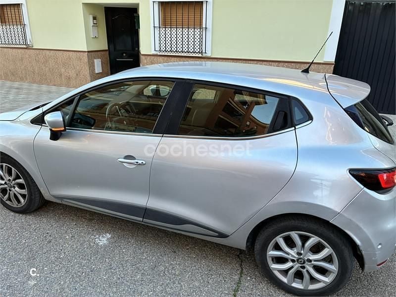 Gris / plata Usado 2017 Renault Clio IV Zen Berlina | 9000 € (Buen precio) - Imagen 1/3