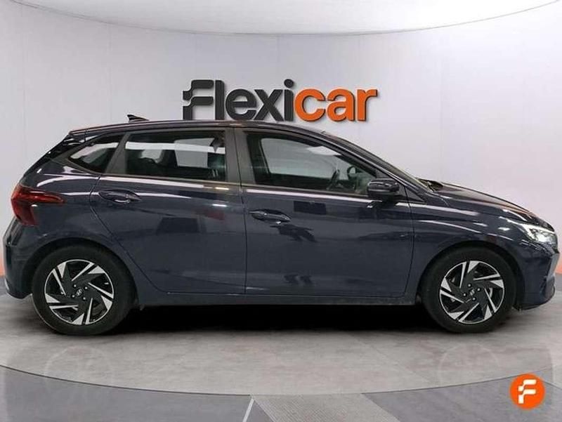 Usado Hyundai i20 101 CV (74 kW) 2021 Gris Utilitario