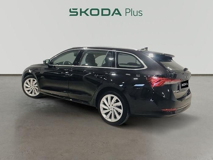 Usado Skoda Octavia Ambition 204 CV (150 kW) 2022 Negro Familiar