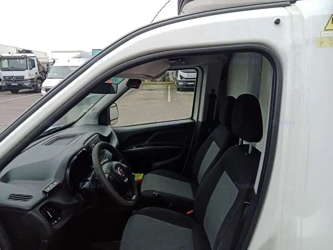 Usado Fiat Doblò 106 CV (77 kW) 2017 Blanco Monovolumen