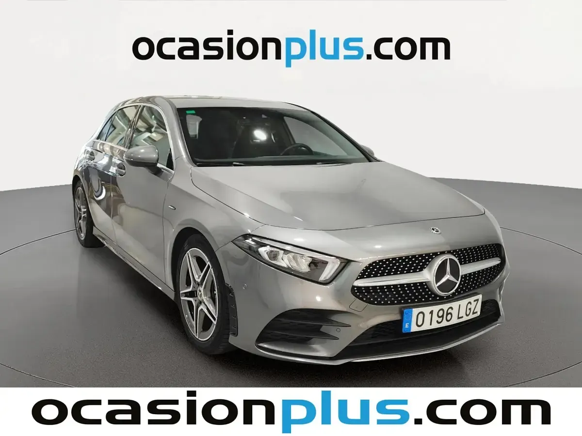 Usado Mercedes A180 AMG 136 CV (100 kW) 2020 Gris Utilitario