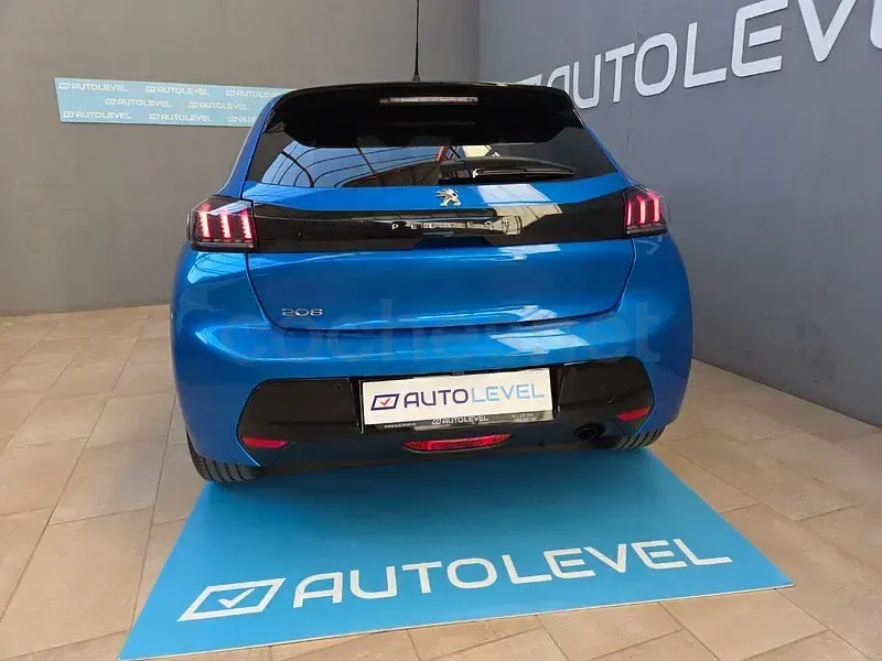 Usado Peugeot 208 Allure 100 CV (73 kW) 2022 Azul Utilitario