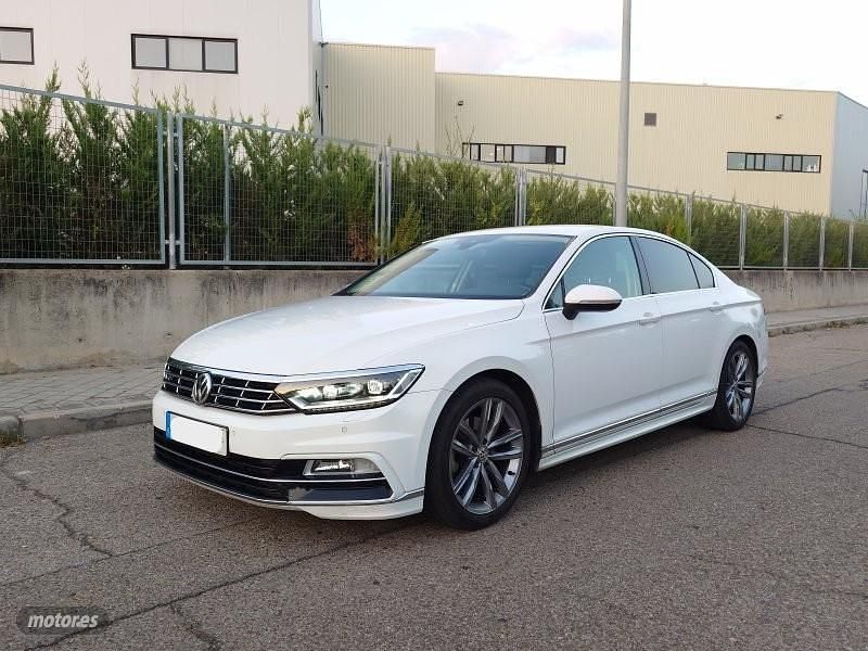 Blanco Usado 2016 VW Passat Sportline Berlina | 12.990 € (Precio justo) - Imagen 1/4