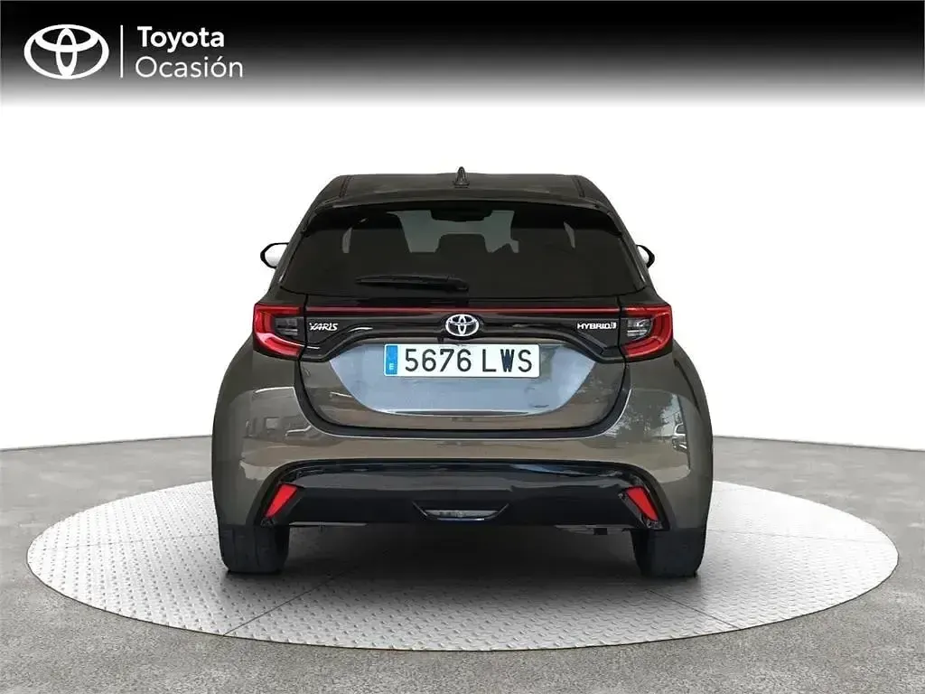 Usado Toyota Yaris Hybrid Style 116 CV (85 kW) 2022 Otro Monovolumen