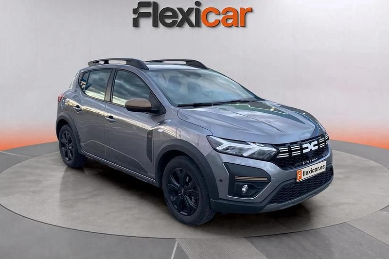Gris Usado 2025 Dacia Sandero Extreme Berlina | 14.490 € (Buen precio) - Imagen 1/4