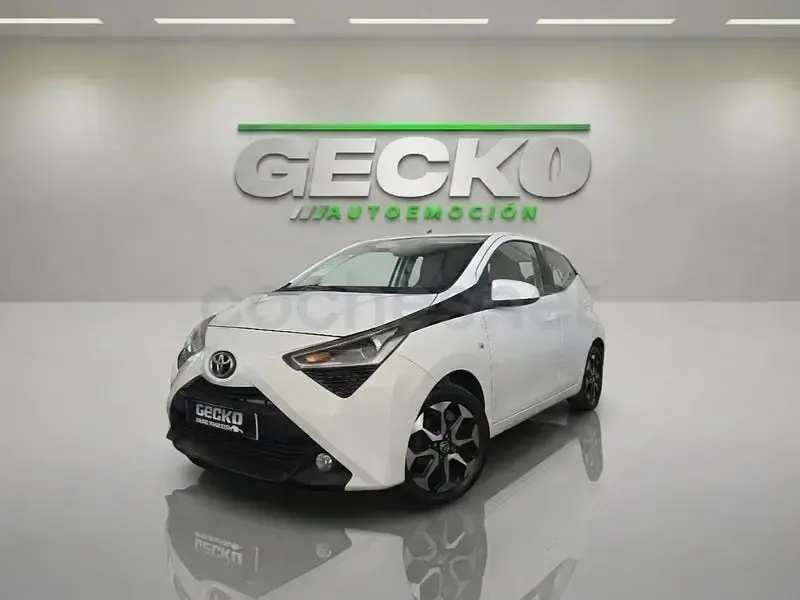 Usado Toyota Aygo X-cite 72 CV (52 kW) 2020 Blanco Utilitario