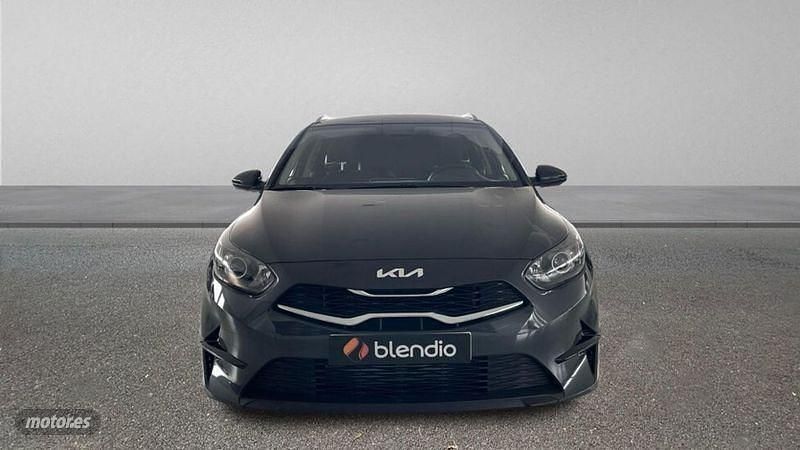 Usado Kia Ceed Sportswagon 120 CV (88 kW) 2023 Gris Familiar