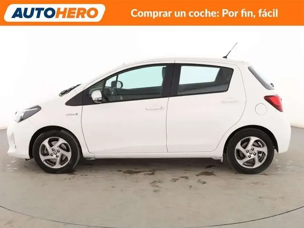 Usado Toyota Yaris Hybrid Active 99 CV (72 kW) 2015 Blanco Utilitario