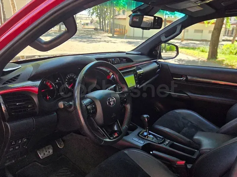 Usado Toyota HiLux Sport 204 CV (150 kW) 2024 Granate Pickup/Camioneta