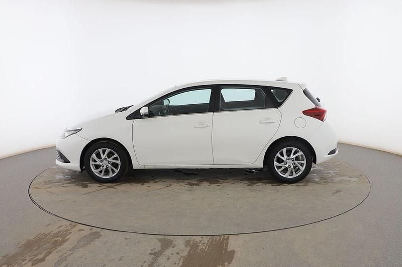 Usado Toyota Auris Active 115 CV (84 kW) 2015 Blanco Berlina