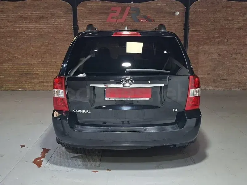 Usado Kia Carnival EX 185 CV (136 kW) 2007 Beige Monovolumen
