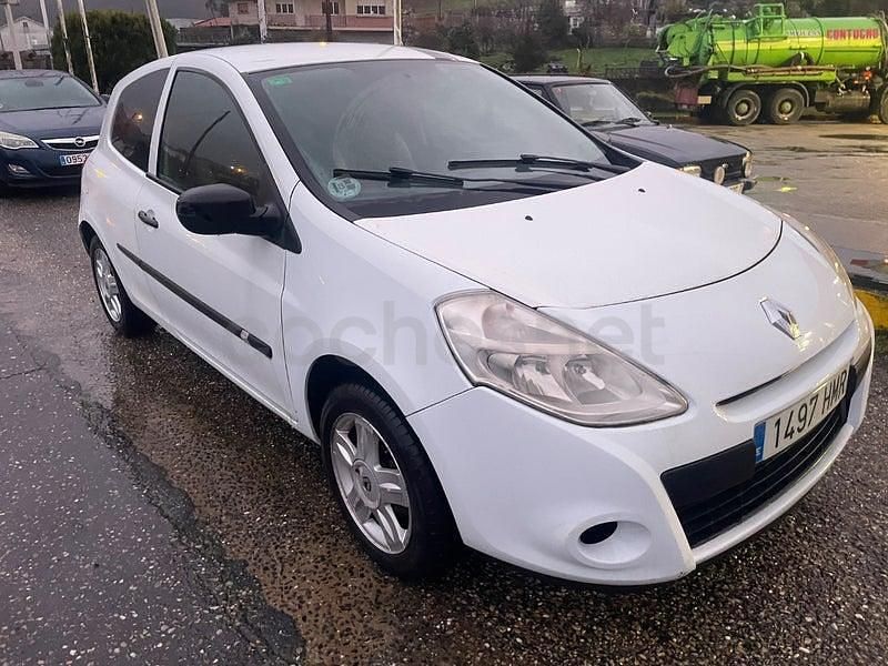 Begagnad Renault Clio IV Evolution 90 HK (66 kW) 2012 Vit Sedan