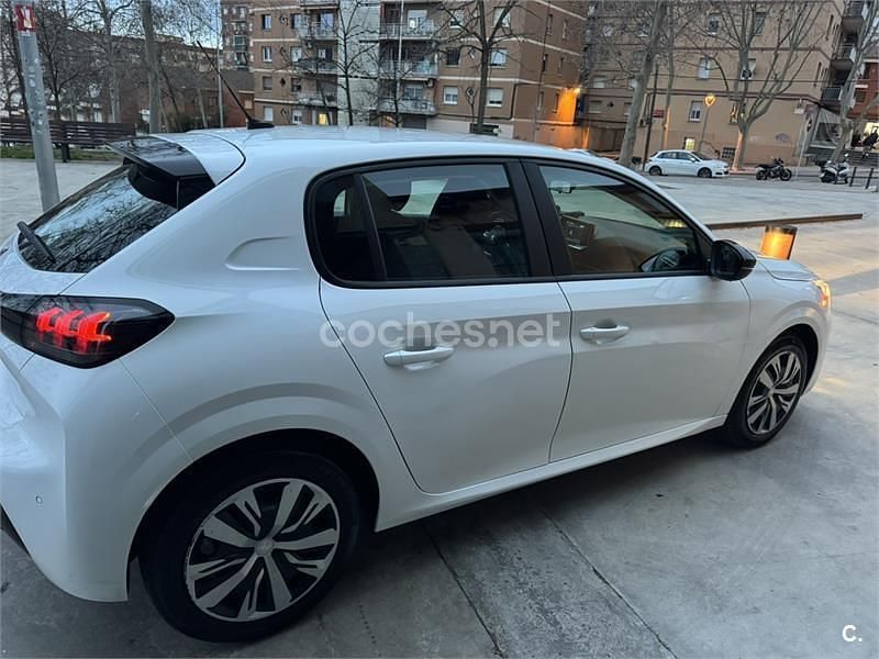 Usado Peugeot 208 Active 100 CV (73 kW) 2023 Blanco Utilitario