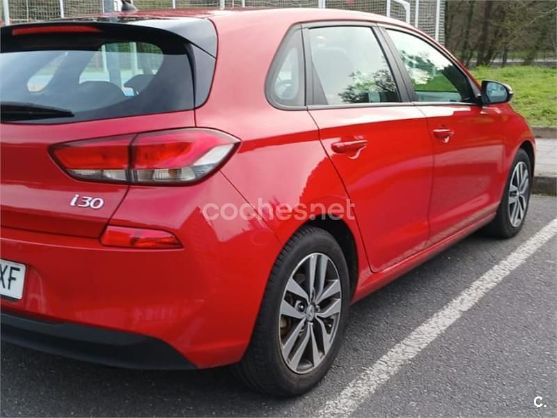 Begagnad Hyundai i30 110 HK (80 kW) 2017 Röd Sedan