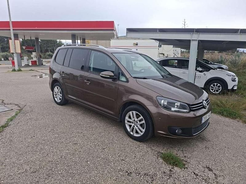 Usado VW Touran Business 105 CV (77 kW) 2013 Marrón Monovolumen