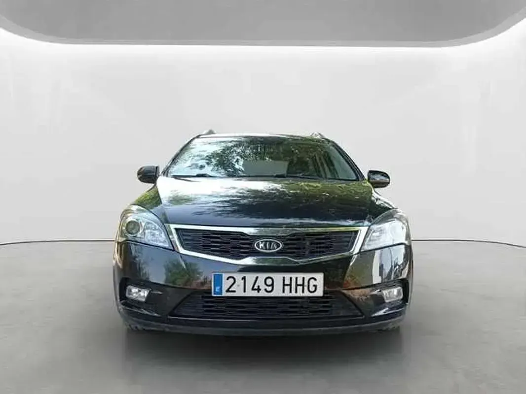 Usado Kia Ceed Sportswagon Active 128 CV (94 kW) 2011 Negro Familiar