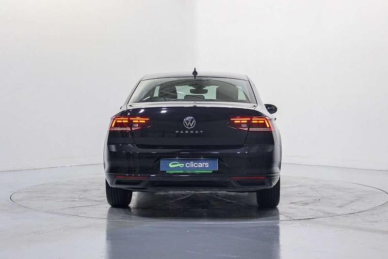 Usado VW Passat Business 122 HP (89 kW) 2022 Azul Carrinha