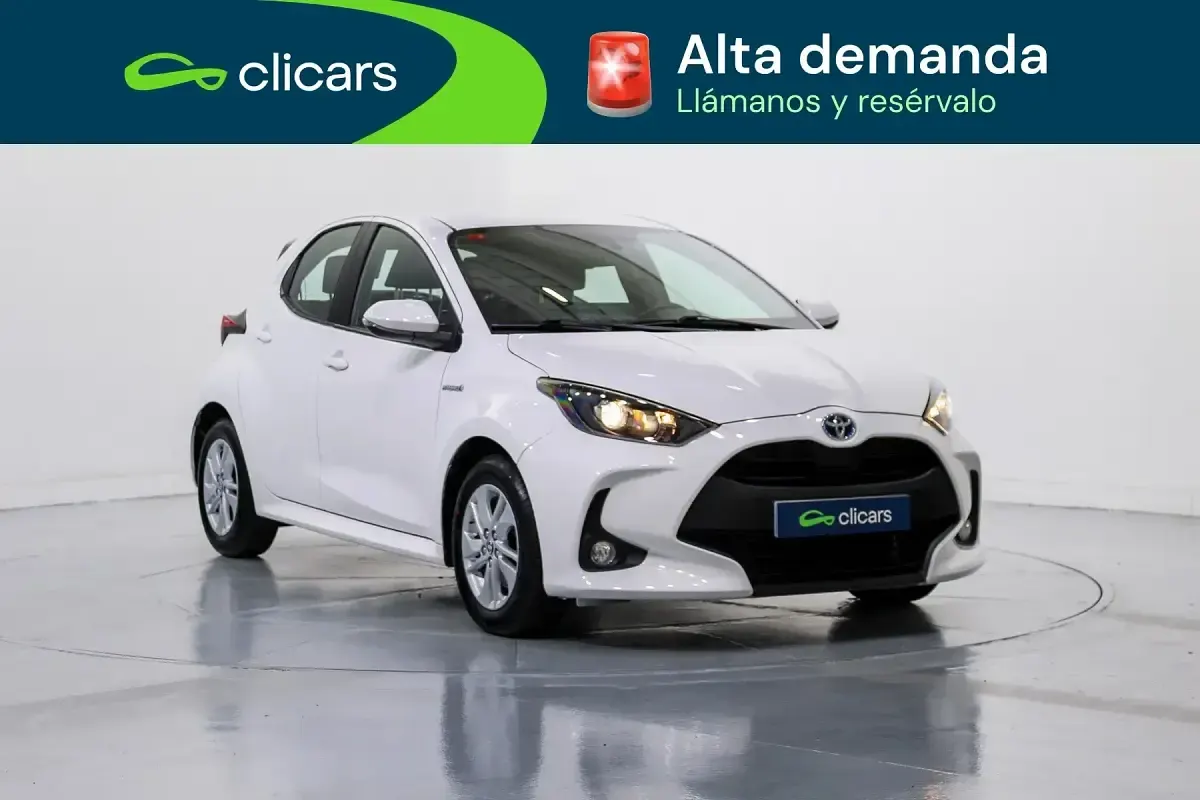 Usado Toyota Yaris Active 75 CV (55 kW) 2021 Blanco Utilitario
