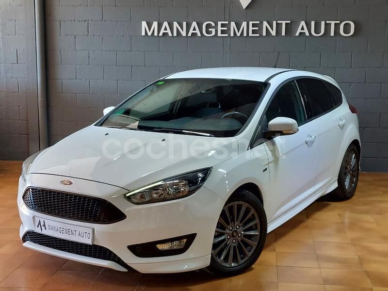 Blanco Usado 2017 Ford Focus ST-Line Berlina | 12.490 € (Precio justo) - Imagen 1/4