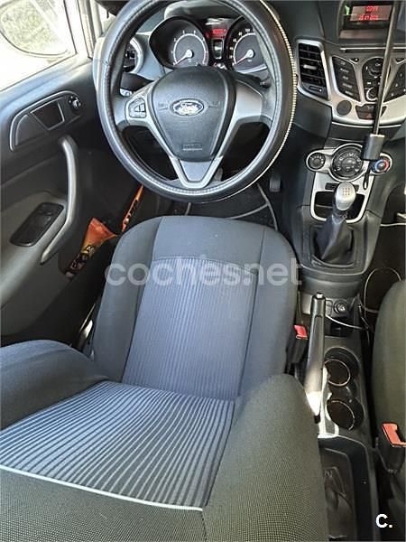 Usado Ford Fiesta Trend 82 CV (60 kW) 2011 Blanco Berlina