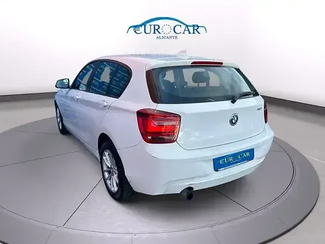 Używany BMW 118 Sport Line 170 KM (125 kW) 2011 Biały Hatchback