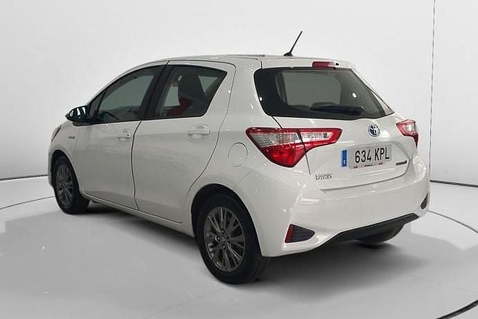 Usado Toyota Yaris Hybrid Active 100 CV (73 kW) 2018