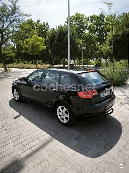 Usado Audi A3 Ambiente 105 CV (77 kW) 2012 Negro Utilitario