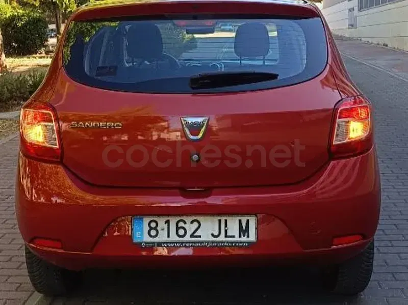 Usado Dacia Sandero Lauréate 90 CV (66 kW) 2016 Granate Berlina