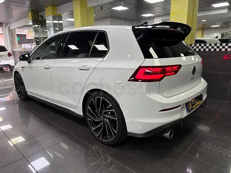 Usado VW Golf VIII GTI 245 CV (180 kW) 2021 Blanco Berlina