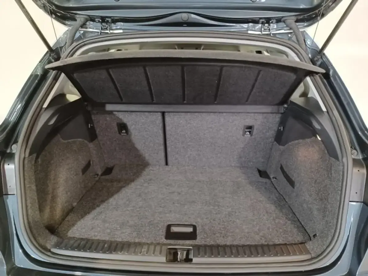 Usado Seat Arona Style 110 CV (80 kW) 2024 Gris SUV