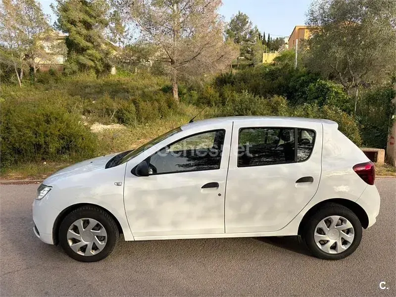 Usado Dacia Sandero Lauréate 90 CV (66 kW) 2017 Blanco Berlina