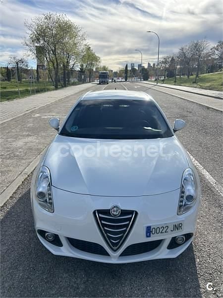 Usado Alfa Romeo Giulietta Distinctive 120 CV (88 kW) 2016 Blanco Utilitario