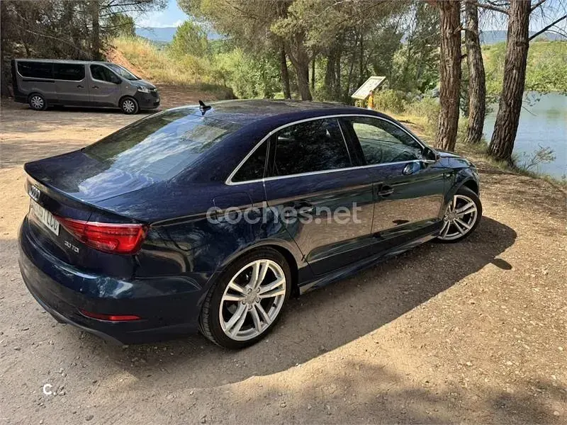 Usado Audi A3 S-Line 116 CV (85 kW) 2019 Azul Berlina