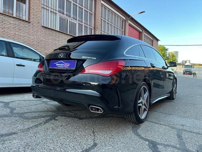 Usado Mercedes CLA220 Shooting Brake AMG line 177 CV (130 kW) 2016 Negro Familiar