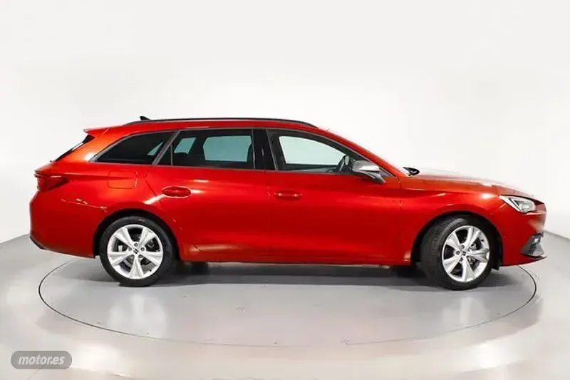 Usado Seat Leon FR 150 CV (110 kW) 2024 Rojo Berlina