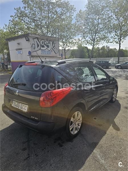 Usado Peugeot 207 90 CV (66 kW) 2008 Negro Familiar
