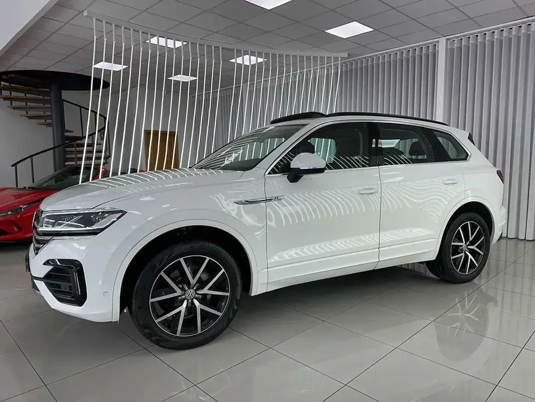 Begagnad VW Touareg R-line 286 HK (210 kW) 2023 Vit SUV