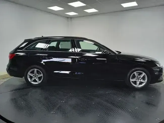 Usado Audi A4 151 CV (111 kW) 2021 Negro Familiar
