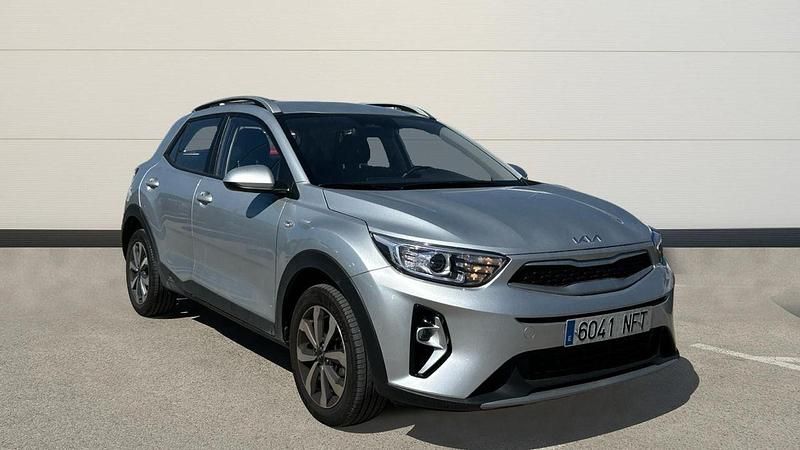 Usado Kia Stonic 100 CV (73 kW) 2025 Gris SUV