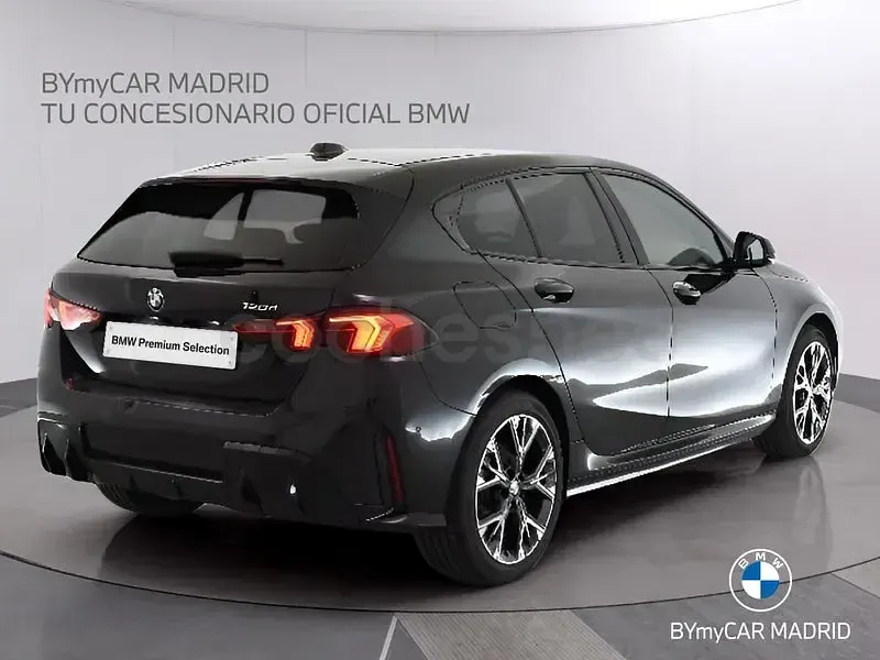 Usado BMW 120 Comfort Edition 163 CV (119 kW) 2025 Negro Utilitario