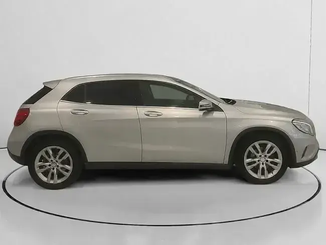 Usado Mercedes GLA200 136 CV (100 kW) 2016 Gris SUV