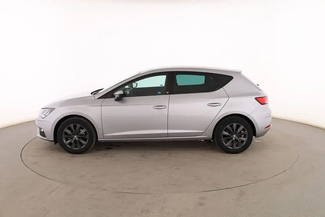 Usado Seat Leon Style 115 CV (84 kW) 2019 Gris Berlina