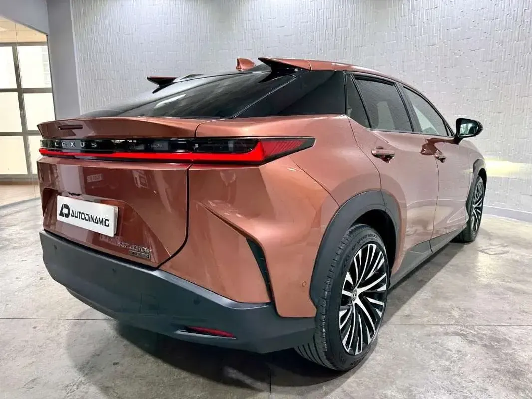 Usado Lexus RZ 450e Executive Line 230 kW (313 CV) 2024 Burdeos SUV