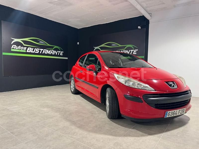 Rojo Usado 2008 Peugeot 207 Berlina | 5490 € (Un poco caro) - Imagen 1/4